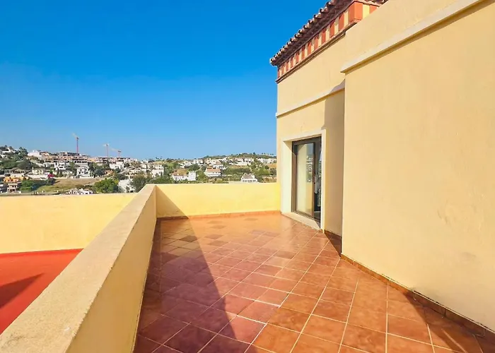 Halo - Amazing Penthouse With Lovely Terraces And Views *